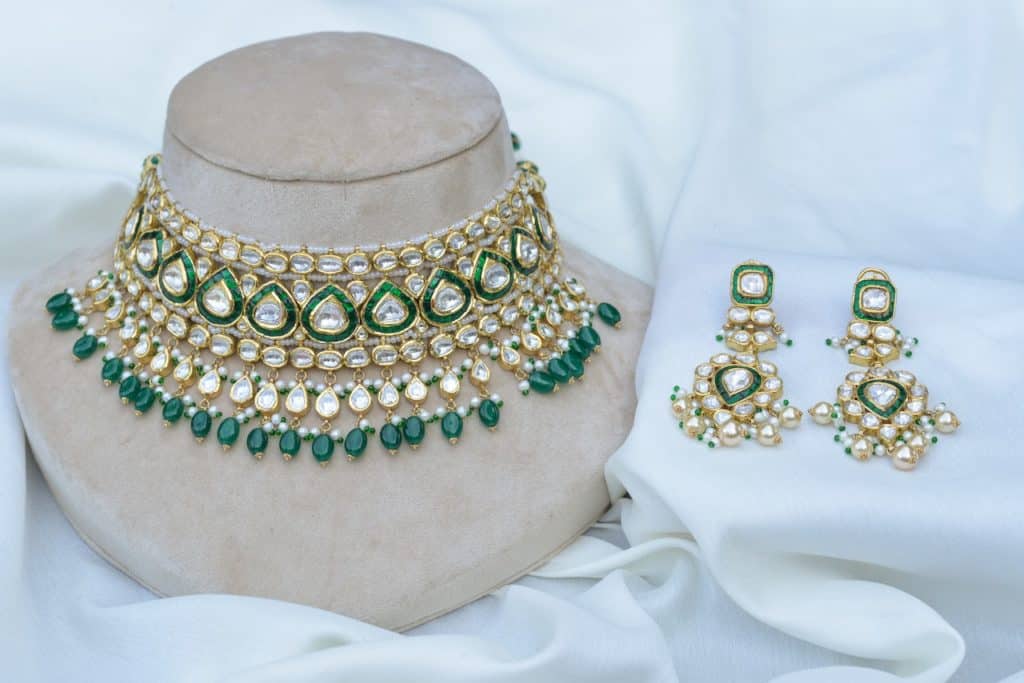 Why is pearl jewelry a must-have for every wardrobe?